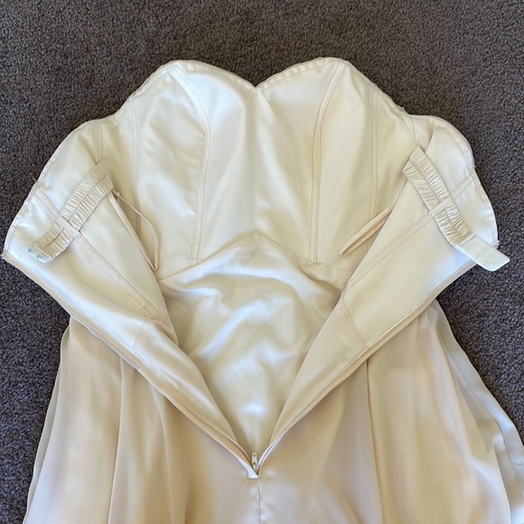 Stunning cream gown perfect for prom or wedding - Picture 8 of 16